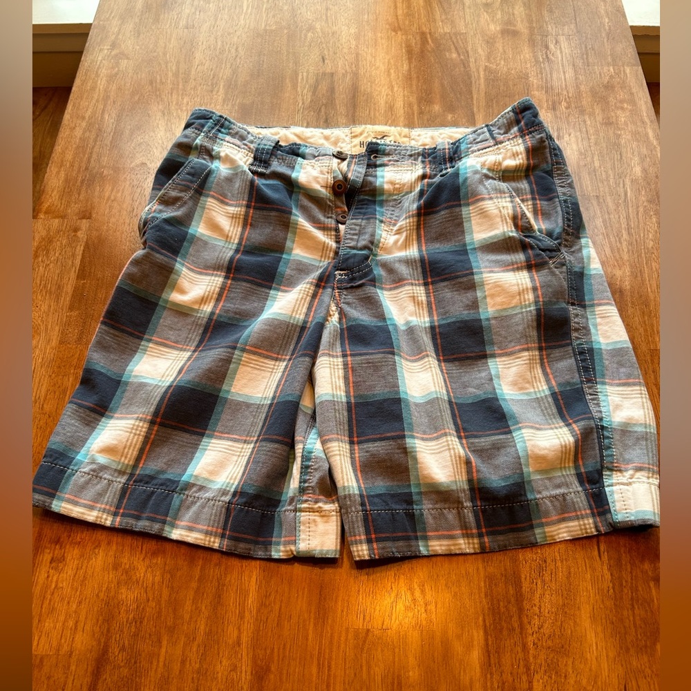 Hollister Men’s Plaid Shorts Size 31.
